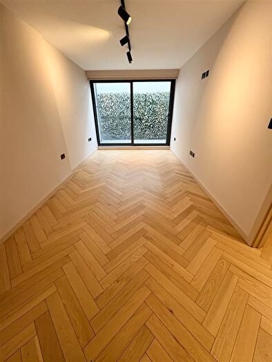 1 Bedroom Flat To Rent In Spurstowe Terrace, Hackney, E8