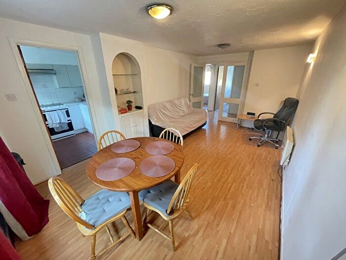 2 Bedroom Flat To Rent In Heddington Grove, Islington, N9