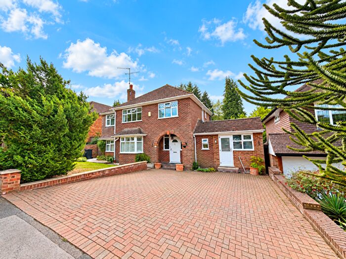 3 Bedroom Detached House For Sale In Beaufront Road, Camberley, Surrey, GU15