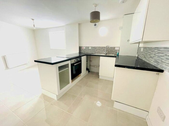 2 Bedroom Property To Rent In Broadway, Roath, Cardiff, CF24