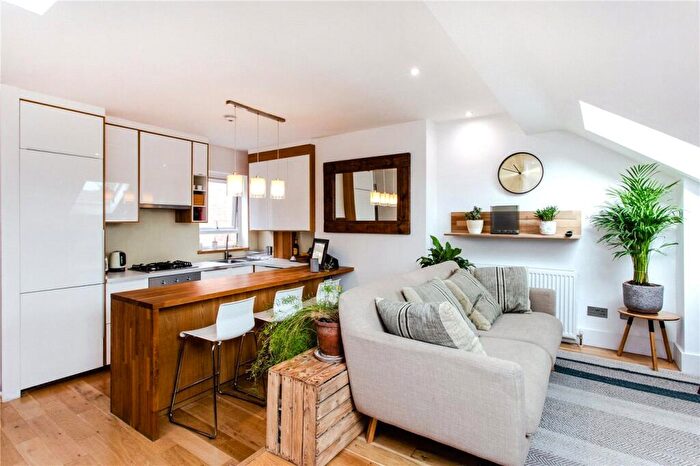 1 Bedroom Apartment To Rent In Rathcoole Gardens, London, N8