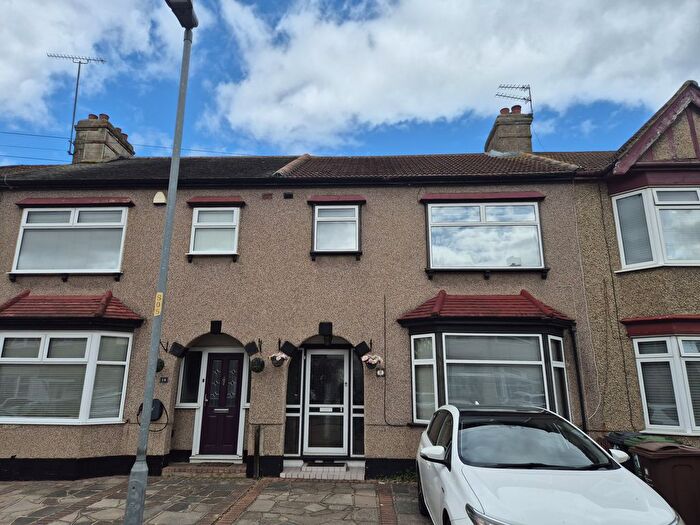 3 Bedroom Terraced House To Rent In Sandown Avenue, Dagenham, Essex, RM10