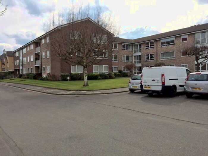 2 Bedroom Flat To Rent In Chase Road, London, N14