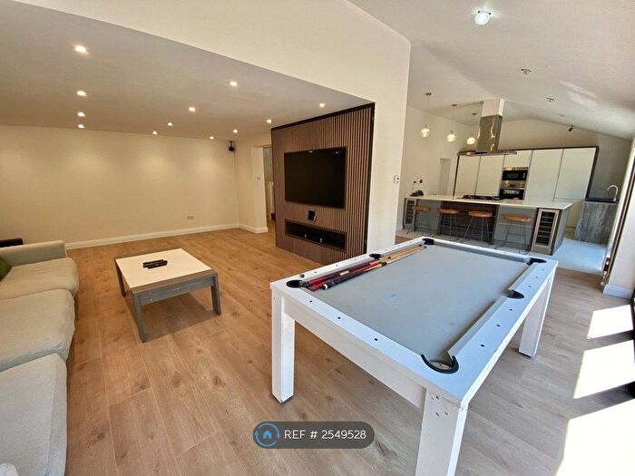 5 Bedroom Detached House To Rent In Passmore, Tinkers Bridge, Milton Keynes, MK6