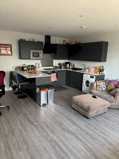 2 Bedroom Flat To Rent In Mitcham Road, London, SW17