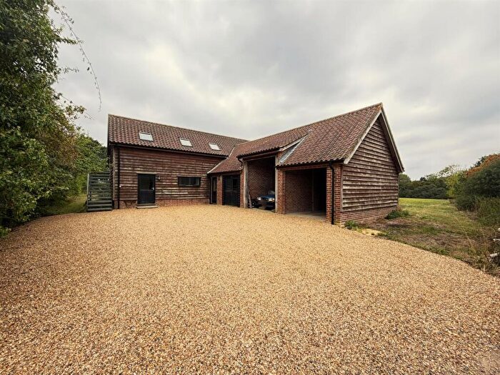3 Bedroom Barn Conversion To Rent In Bramfield, IP19