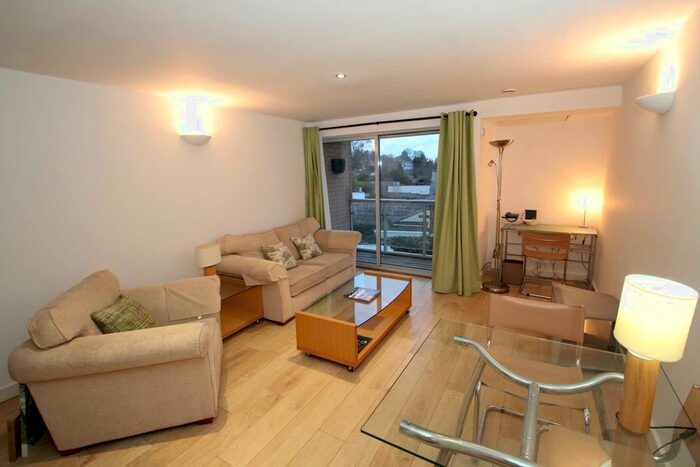 1 Bedroom Flat To Rent In Heath Park House, Cotterells HP1