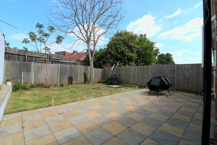 3 Bedroom Flat To Rent In Western Avenue, Acton, London., W3