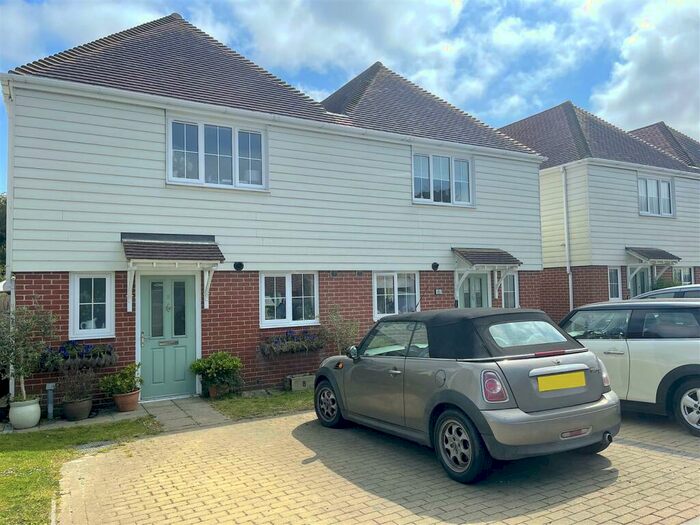 2 Bedroom Semi-Detached House For Sale In Haze Wood Close, Selling, Faversham, ME13