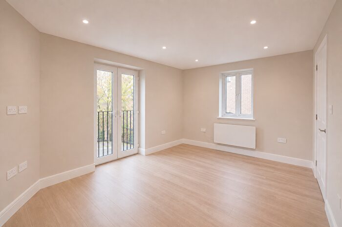 3 Bedroom Flat To Rent In Chislehurst, BR7