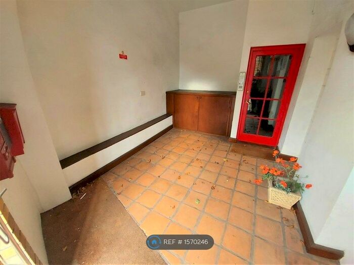 2 Bedroom Flat To Rent In The Bridewell, Launceston, PL15