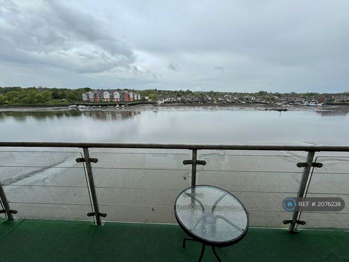 2 Bedroom Flat To Rent In Emperor House, Southampton, SO18