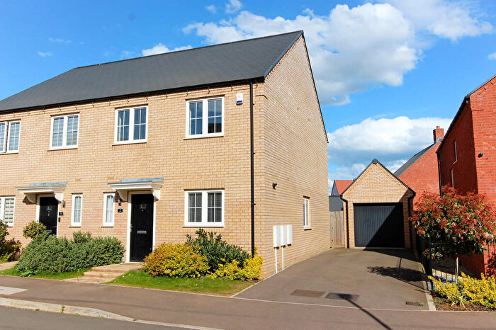 4 Bedroom Semi-Detached House To Rent In Astwell Road, Wellingborough, NN8