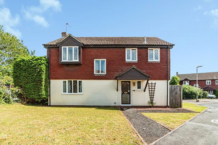 3 Bedroom Detached House To Rent In Edwin Close, Thatcham, RG19