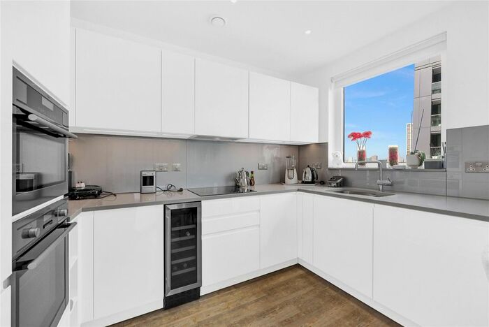 2 Bedroom Flat To Rent In Collet House, Wandsworth Road, London, SW8