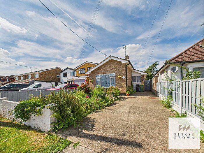 3 Bedroom Detached House For Sale In Elm Grove, Hullbridge, Essex, SS5