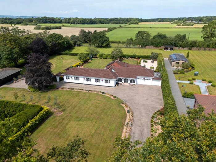 4 Bedroom Bungalow For Sale In Dunstan Lane, Burton, Neston, CH64
