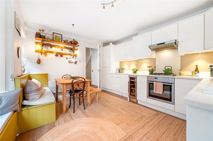 1 Bedroom Flat To Rent In Bellenden Road, Peckham Rye, London, SE15