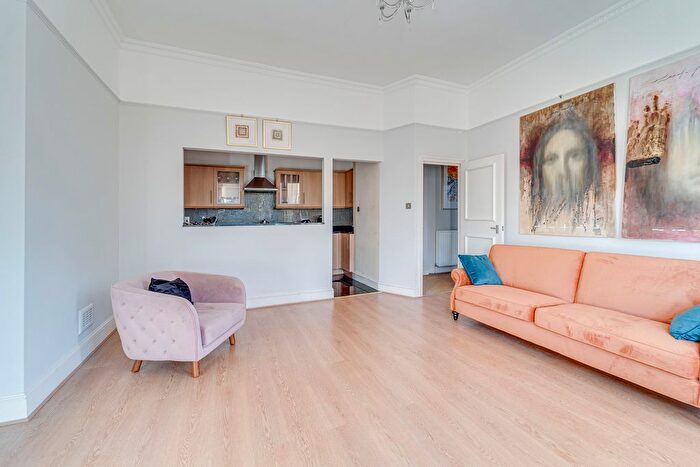 2 Bedroom Flat For Sale In Coolhurst Road, London, N8