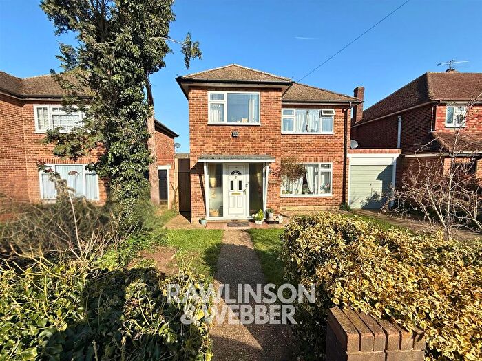 4 Bedroom Detached House For Sale In Mole Abbey Gardens, West Molesey, KT8