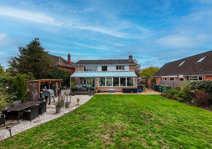 4 Bedroom Detached House For Sale In Manor Green, Stratford-Upon-Avon, CV37