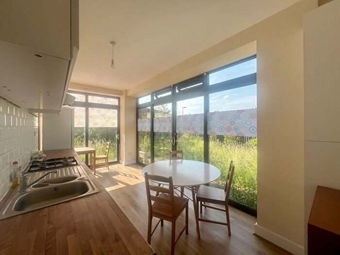 3 Bedroom Flat To Rent In Caxton Road, London, SW19