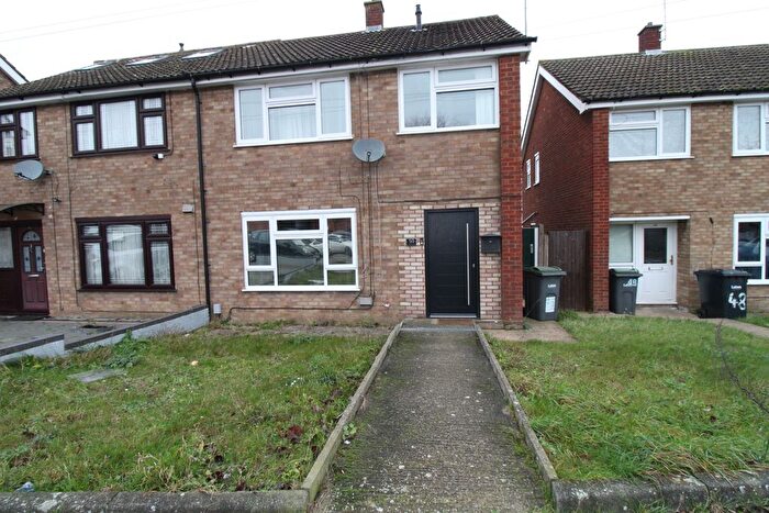3 Bedroom Semi Detached House To Rent In Radnor Road, Luton, LU4