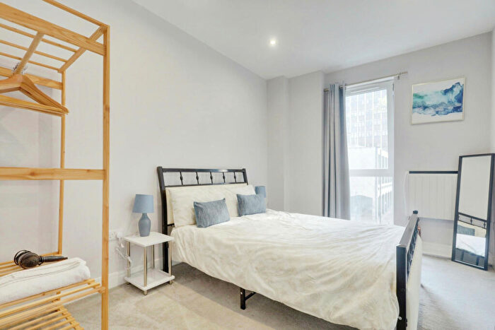 2 Bedroom Apartment For Sale In Victoria Avenue, Southend-on-Sea, SS2