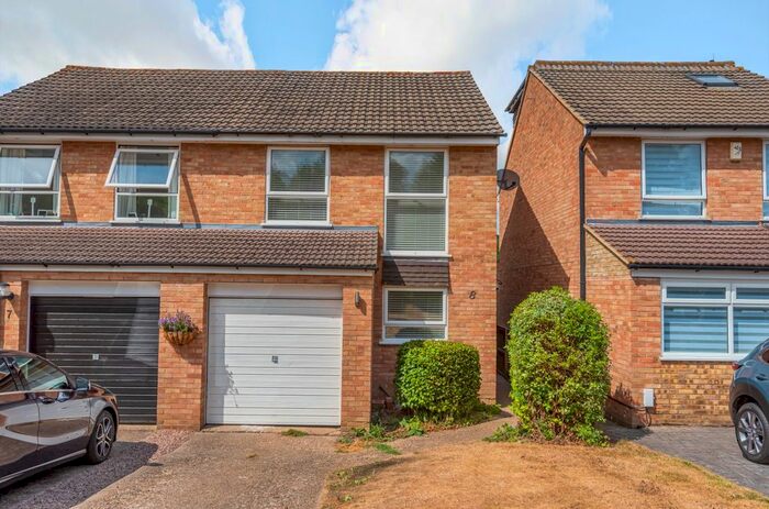 3 Bedroom Semi-Detached House To Rent In Monarch Close, West Wickham, BR4