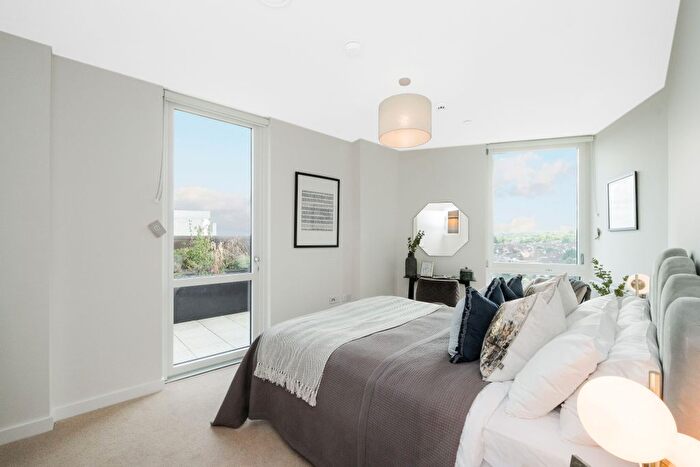 2 Bedroom Flat For Sale In Cherry Orchard Road, Croydon, CR0