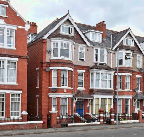 2 Bedroom Flat To Rent In Temple Street, Llandrindod Wells, Powys, LD1