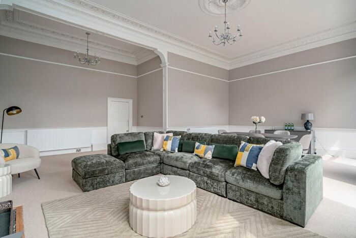 1 Bedroom Flat To Rent In St Bernards Crescent, Edinburgh, EH4