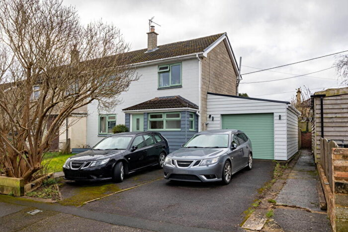 3 Bedroom Semi Detached House For Sale In Dickens Avenue, Corsham, SN13