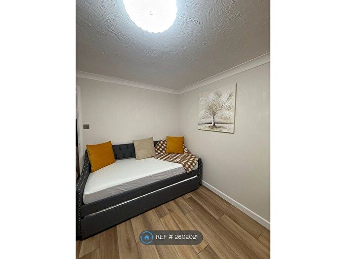1 Bedroom Flat To Rent In Kestrel House, Farnham, GU9