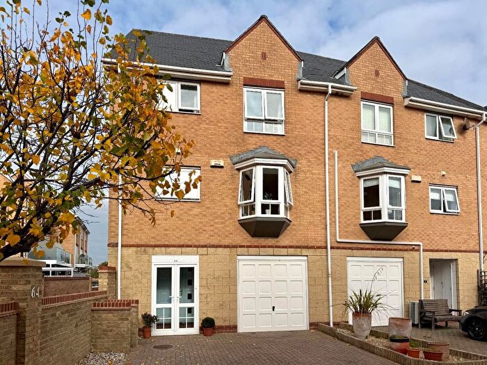 4 Bedroom Town House For Sale In Chandlers Way, Penarth, CF64
