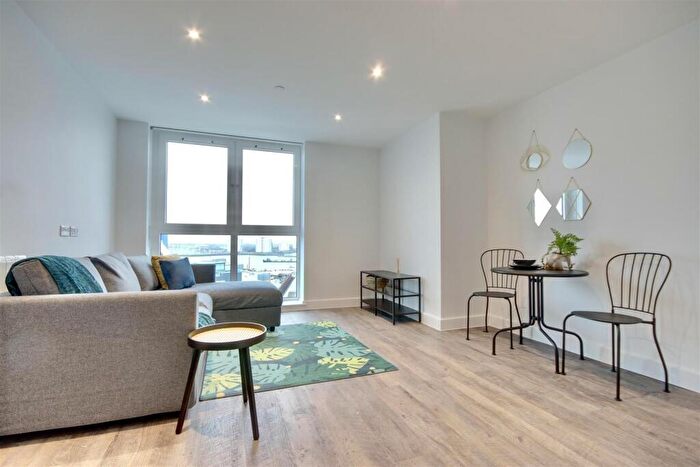 1 Bedroom Flat To Rent In Brunel House, The Hard, Portsmouth, PO1