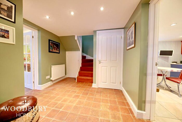 2 Bedroom Detached House For Sale In Baldwins Hill, Loughton, IG10