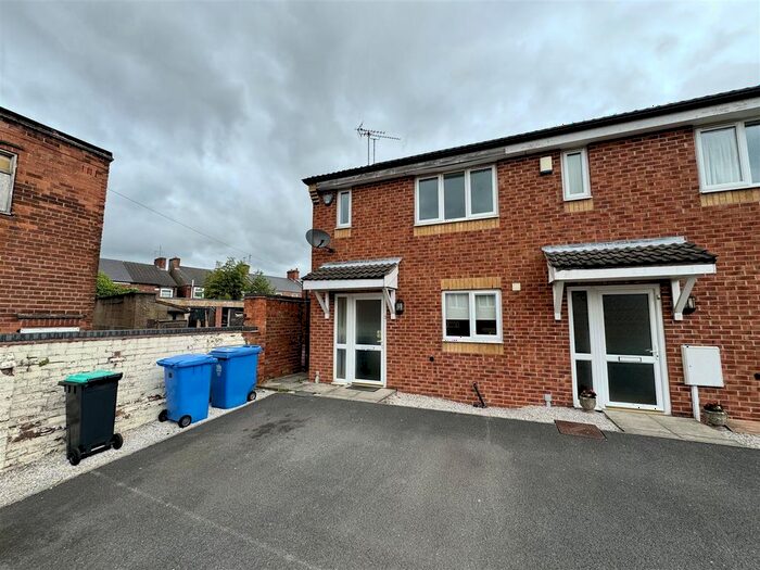 2 Bedroom End Of Terrace House To Rent In Arundel Court, Mansfield, NG19