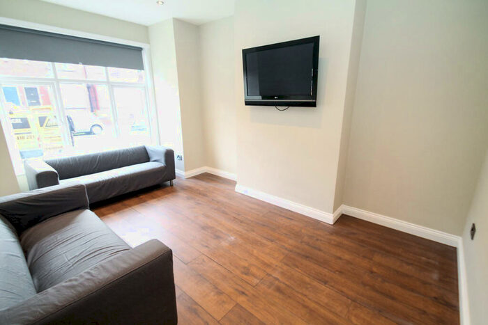 5 Bedroom Terraced House To Rent In Ash Road, Headingley, Leeds, LS6