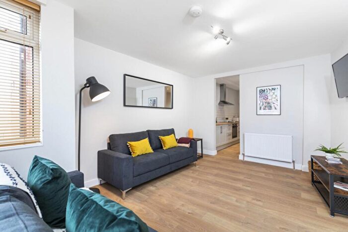 6 Bedroom House To Rent In Norwood Road, Leeds, LS6