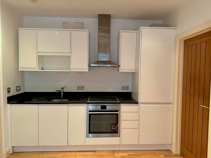 1 Bedroom Flat To Rent In Rosslyn Road, Watford, WD18