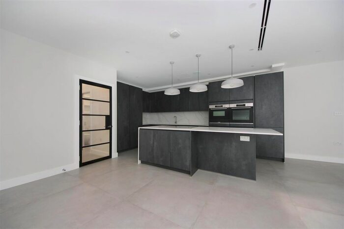 3 Bedroom Detached House To Rent In Amherst Road, London, W13