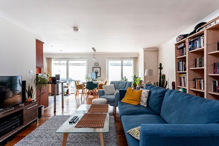 2 Bedroom Property To Rent In Rheidol Mews, Islington, London, N1