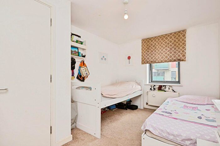 2 Bedroom Flat For Sale In Flat Stainsby Road, London, E14