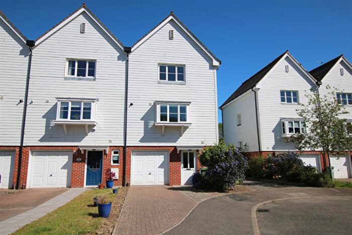 3 Bedroom Town House For Sale In Granary Close, Horsham, RH12