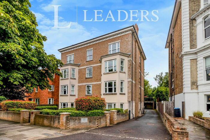 2 Bedroom Flat To Rent In Avenue Elmers, Surbiton, KT6