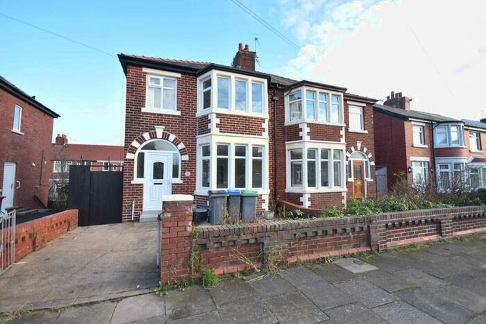 3 Bedroom Semi-Detached House To Rent In Fifth Avenue, Blackpool, FY4