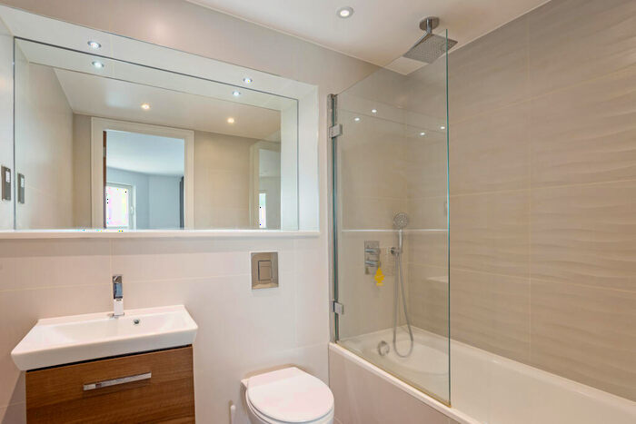 2 Bedroom Flat For Sale In Flower Lane, London, NW7