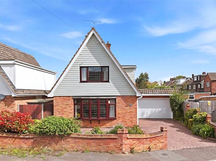 3 Bedroom Detached House For Sale In Holt Farm Way, Rochford, Essex, SS4