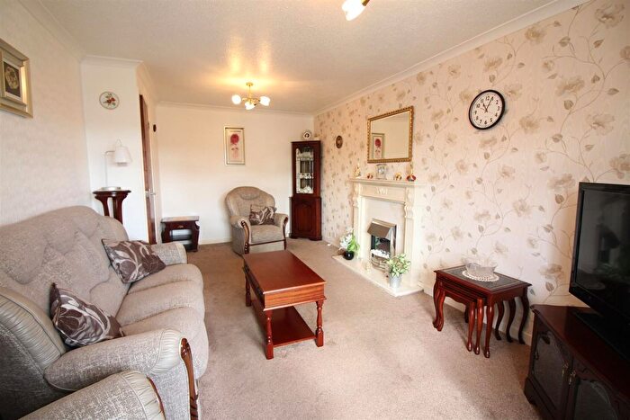 2 Bedroom Semi-Detached Bungalow For Sale In Rockingham Way, Leeds, LS15
